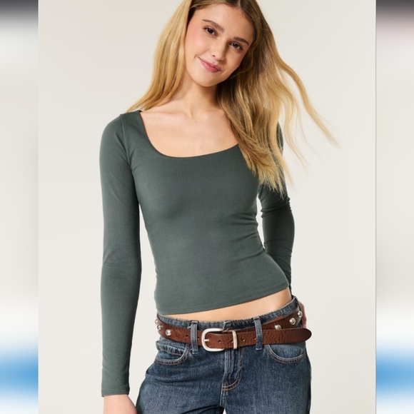 EUC Hollister Women’s Soft Stretch Seamless Fabric Scoop Top - Picture 1 of 4